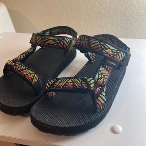 Size 13 tevas